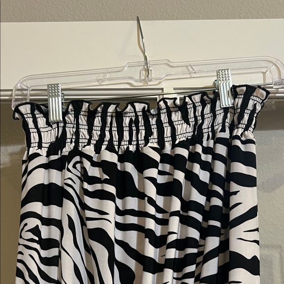 Elegant Black and White Zebra Jumpsuit - Picture 7 of 10